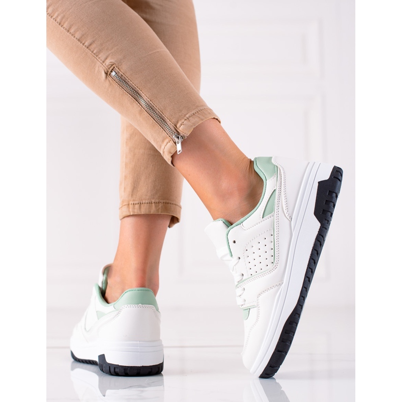 DK Urheilukengät alustalla vihreä 1