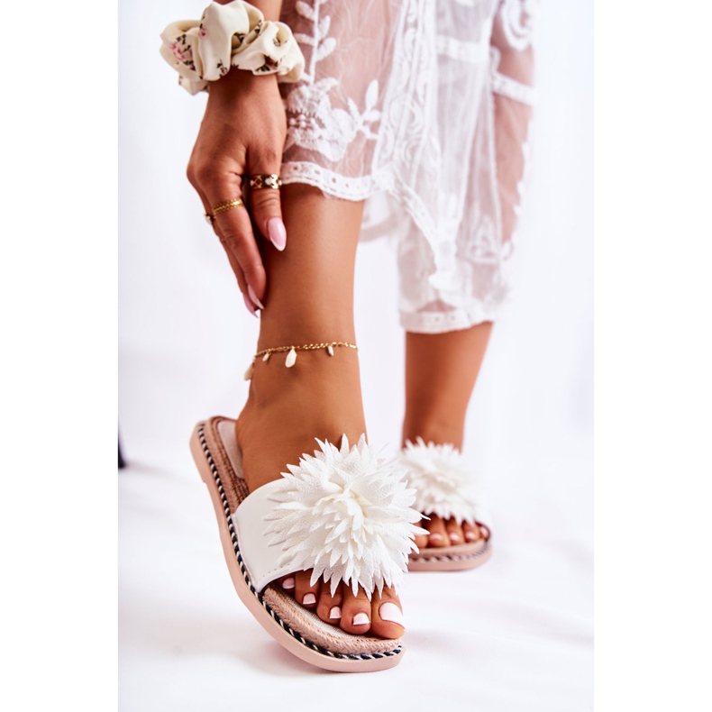 FJ1 Naisten mokkanahkaiset tossut valkoisella Giorgia-koristeella valkoinen 2