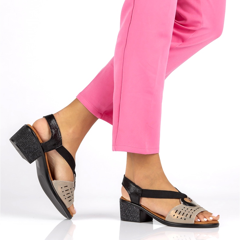 Filippo DS2308/22 Bk Go nahkaiset harjakattoiset sandaalit, musta ja kulta kultainen 2