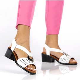 Nahkainen avoinsandaalit Filippo DS2308/22 valkoinen sisustus 1