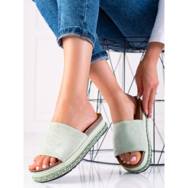 Bestelle Vihreät tossut alustalla 2