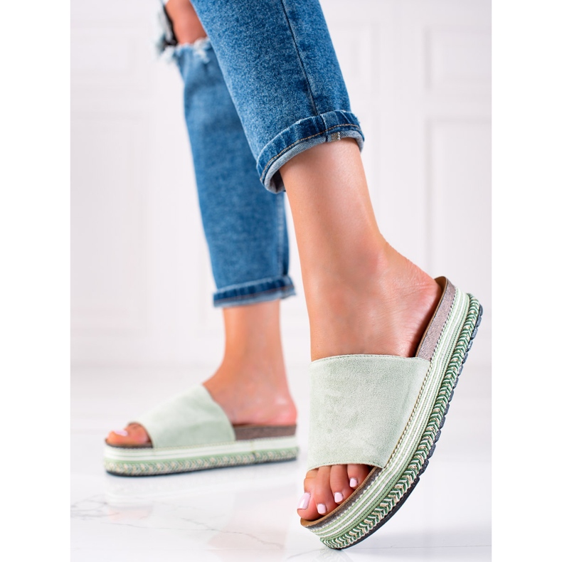 Bestelle Vihreät tossut alustalla 1