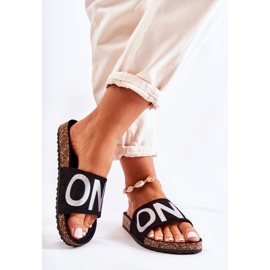 PE1 Klassiset Slip-On tossut mustalla ja hopeisella Bahari-kirjoituksella 2