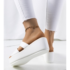 Valkoiset tossut Duffel-tasolla valkoinen 1