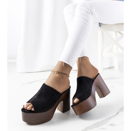 Mustat tossut Klaren-tasolla 1