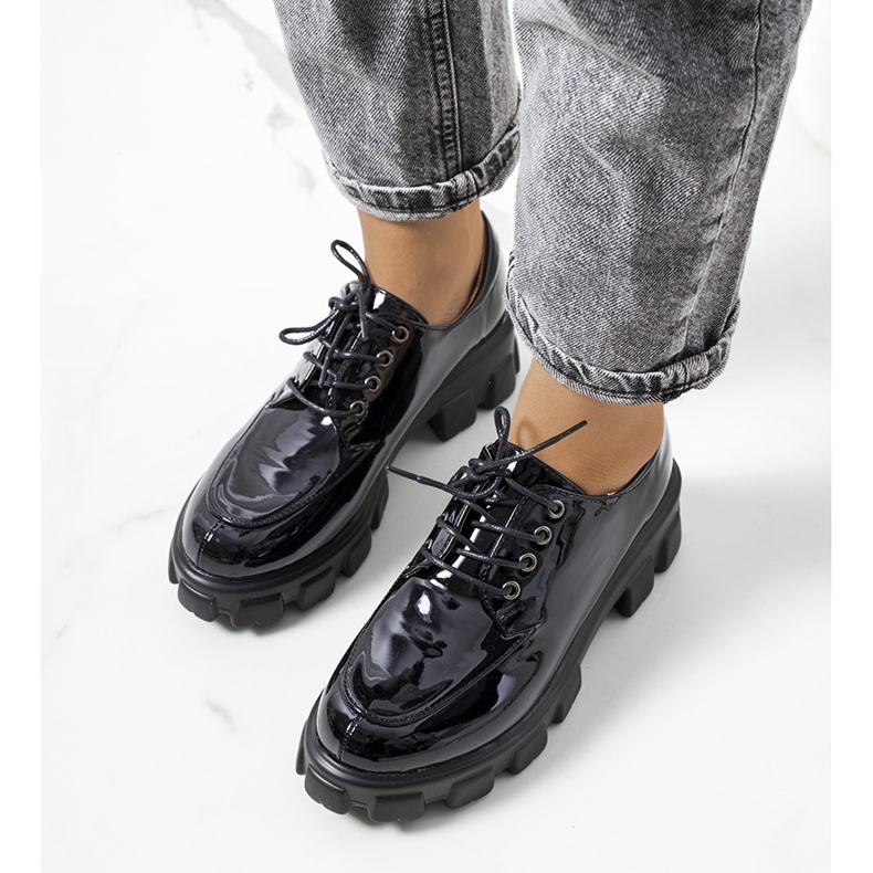 Donkerin mustaksi lakatut naisten kengät 1