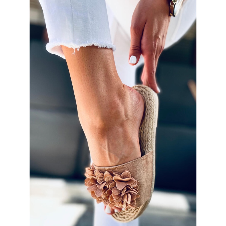 Kukkajuhla Primrose Camel -tossut beige 1