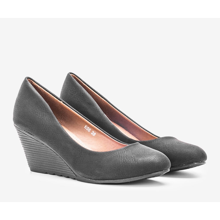 Mustat pumput Uniesissa 1