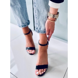 Sandaalit Gladys Blackin kantapäässä musta 1