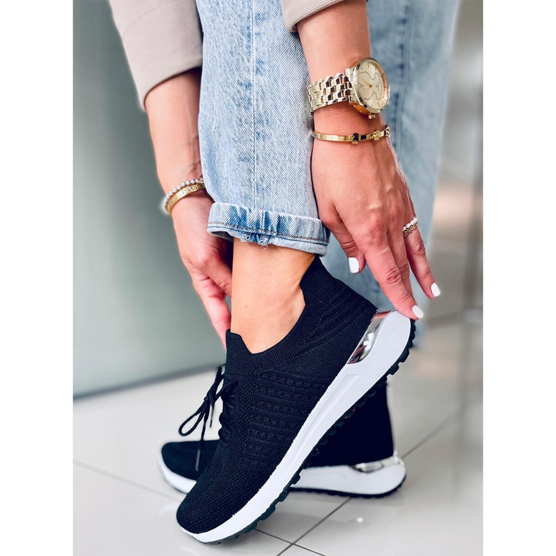 Lars Mustat lenkkarit 1