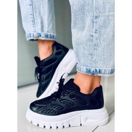 Raida mustat tennarit 1