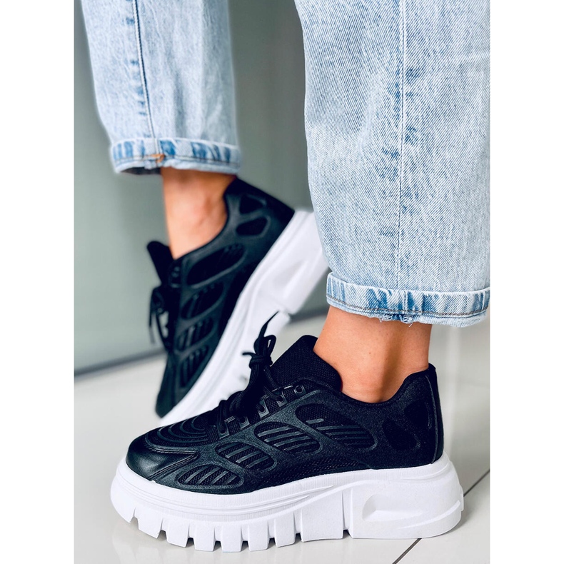 Raida mustat tennarit 1