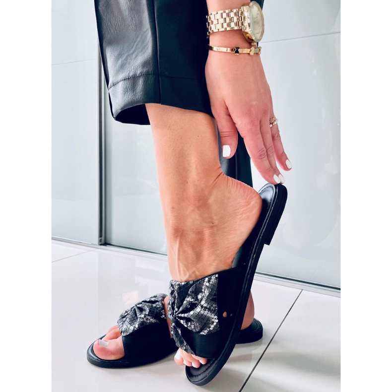 Naisten Vors mustat tossut 2