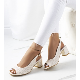 Kultaiset harjakattoiset sandaalit Malone-tolppassa kultainen 1