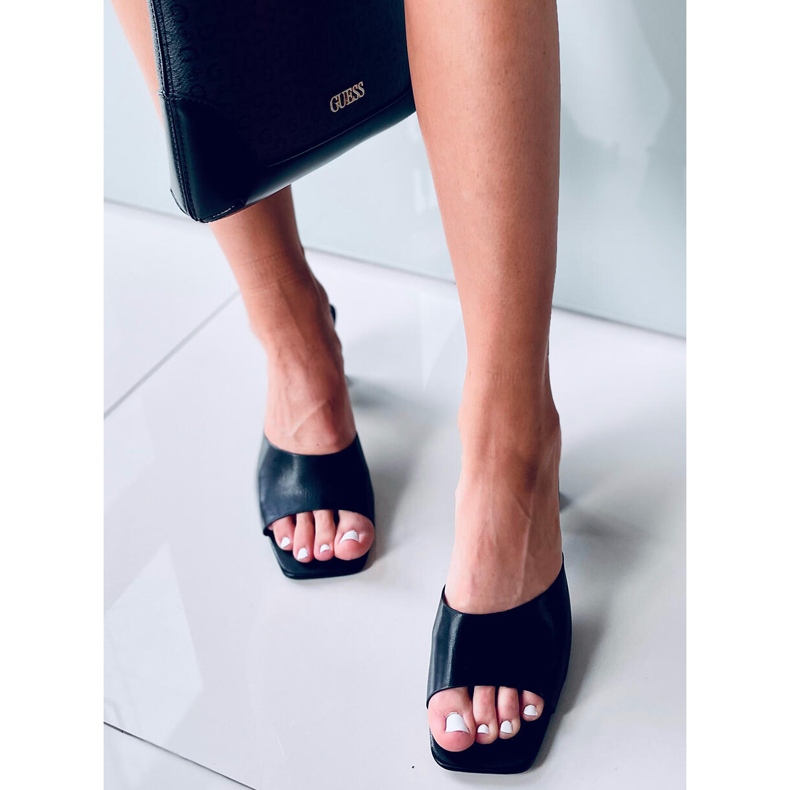 Dionne Mustat korkeakorkoiset sandaalit 2