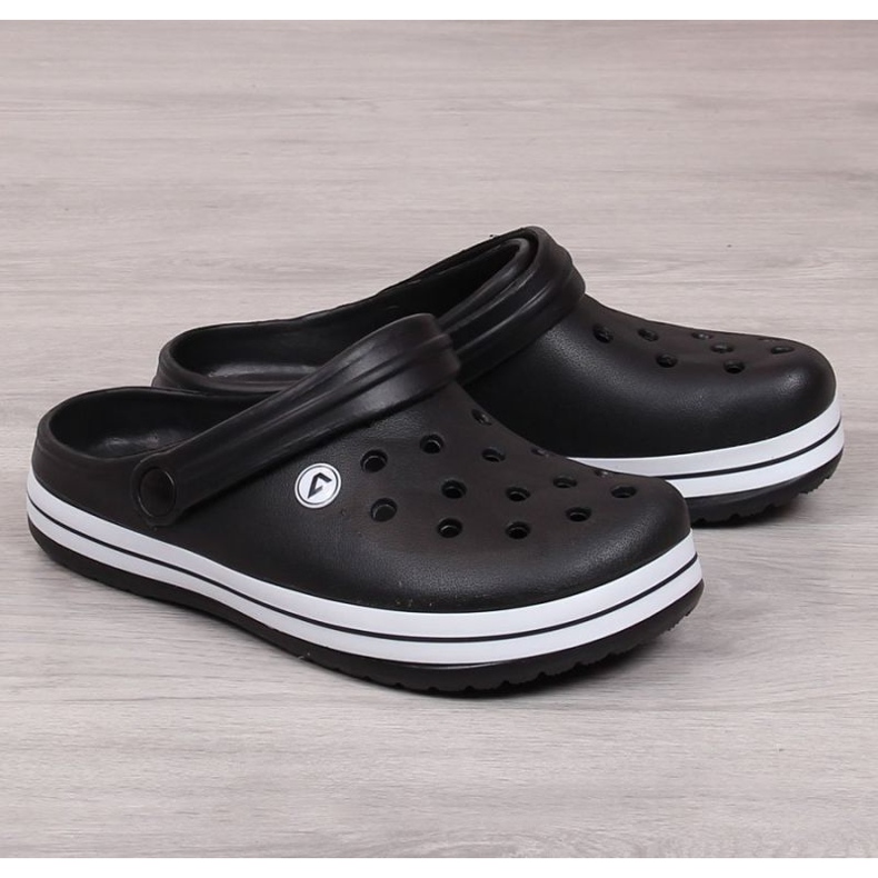 American Club W AM636A uima-allastossut mustat 1