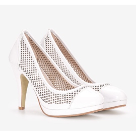 Valkoiset pumput Friarin kantapäässä valkoinen 1