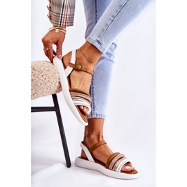 Muodikkaat naisten nahkasandaalit Maciejka 05561-11 Valkoinen monivärinen 2