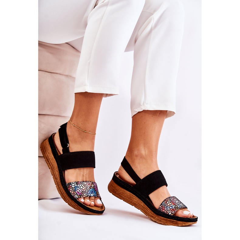 Naisten nahkasandaalit Maciejka 04142-20 musta monivärinen 2