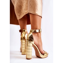 Muodikkaat sandaalit korkealla kultaisella täydellisyydellä kultainen 2