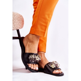 Naisten nahkaiset tossut koristeella Nicole 2726 musta 1