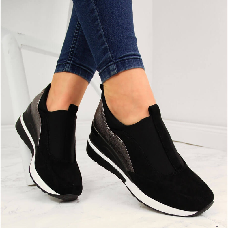 Naisten kiilalenkkarit, musta ja hopea Vinceza 1