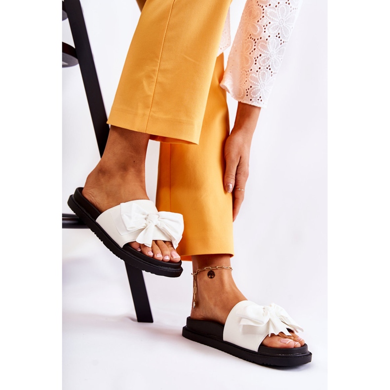 PJ1 Klassiset naisten nahkatossut, joissa rusetti valkoinen Dessy 1