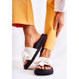 PJ1 Klassiset naisten nahkatossut, joissa rusetti valkoinen Dessy 2