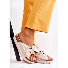 PG1 Tossut beigellä niin mukavalla alustalla 1