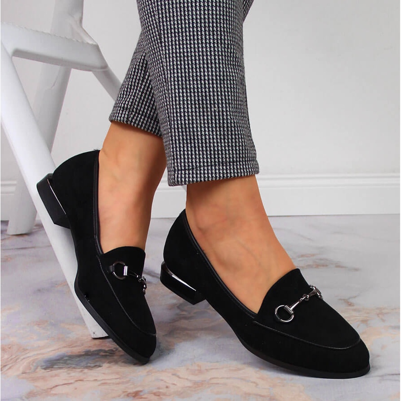 Naisten kenkien mokasiinit mustalla Jezzi-koristeella 1