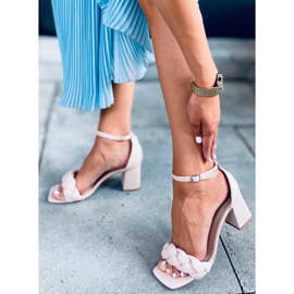 Denise Beigen korkeakorkoiset sandaalit 2