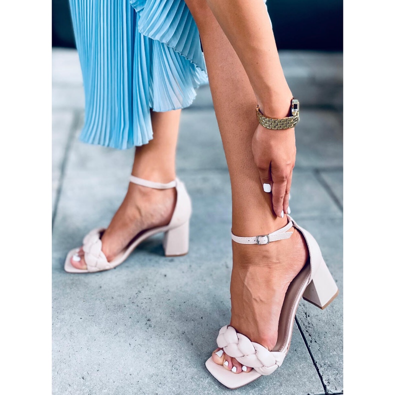 Denise Beigen korkeakorkoiset sandaalit 2