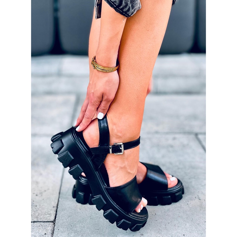 Sandaalit paksussa Saint Black -pohjassa musta 2