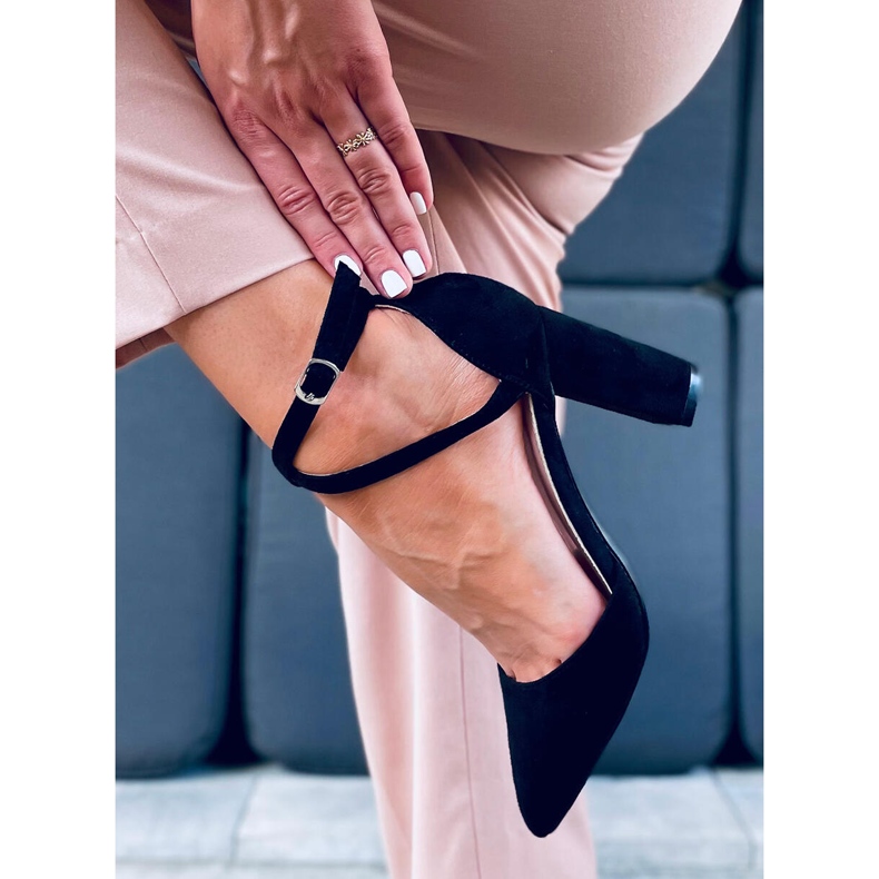 Pumput Lizzie Blackin virkaan musta 1