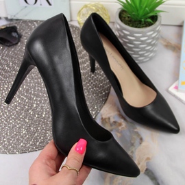 Pumput mustassa Sergio Leonen kantapäässä 1