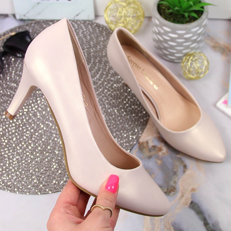 Pumput helmenbeigellä Sergio Leonella kultainen 1