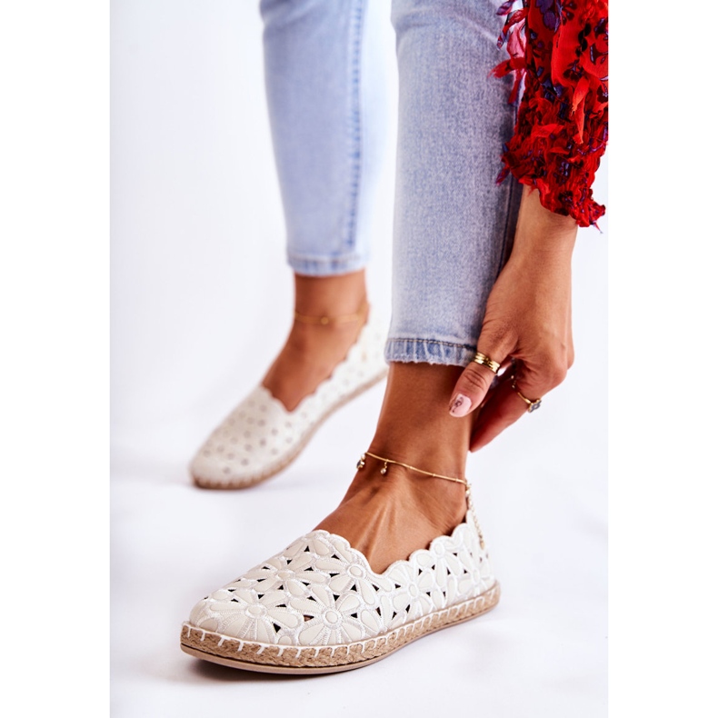 Naisten slip-on ballerinat valkoisilla kukilla valkoinen 1