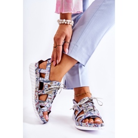 Maciejka Naisten nahkasandaalit tarranauhalla 05375-06 Sininen monivärinen 2