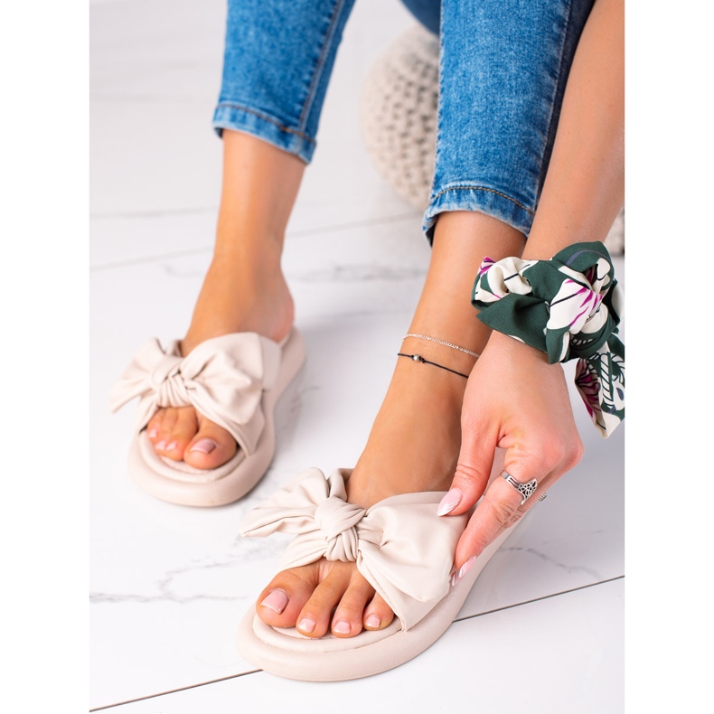 SHELOVET Beiget tossut rusetilla 1