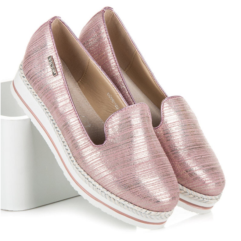 Vices Lordsy alustalla vaaleanpunainen 2