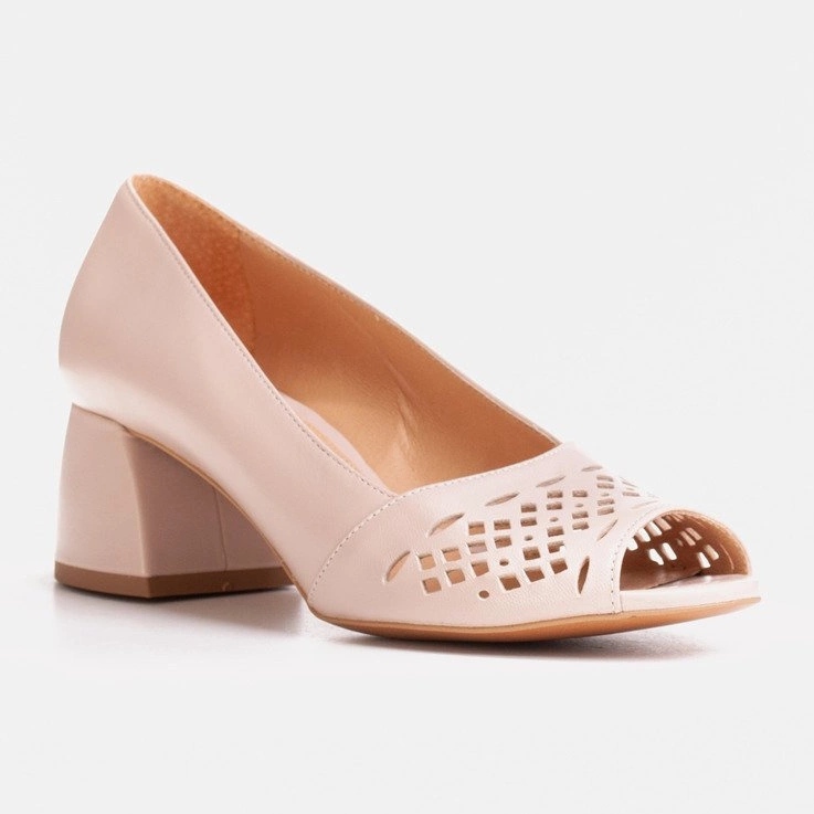Marco Shoes Beige pumput, joissa on rei'itetty etuosa 1
