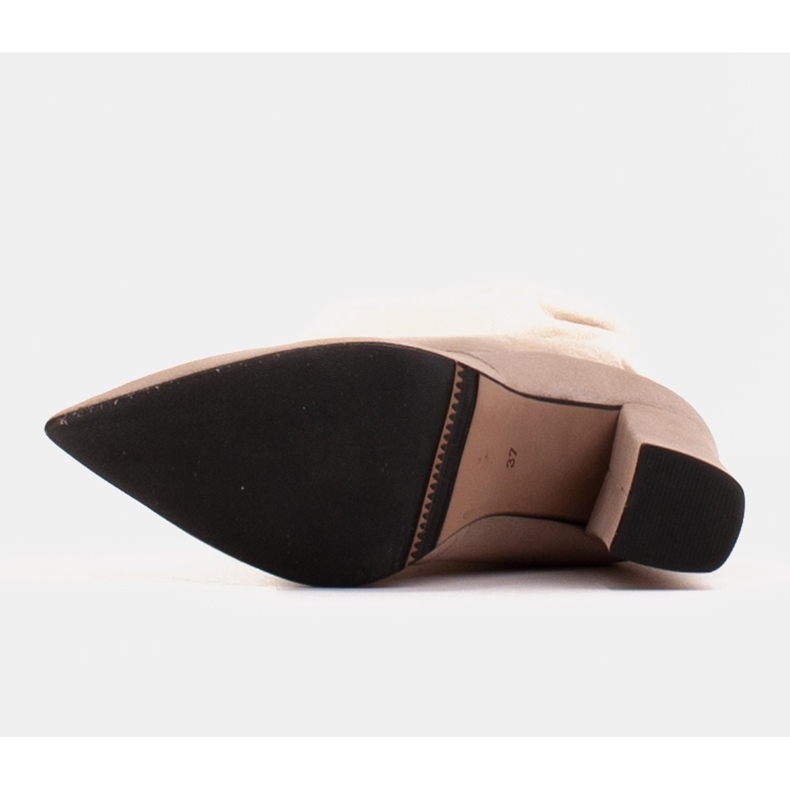 Marco Shoes Korkeat, laskostetut beigenväriset saappaat, jotka on valmistettu luonnollisesta mokkanahasta 1