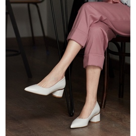 Marco Shoes Pumput metallinharmaasta nahasta kultaisilla korkoilla 1