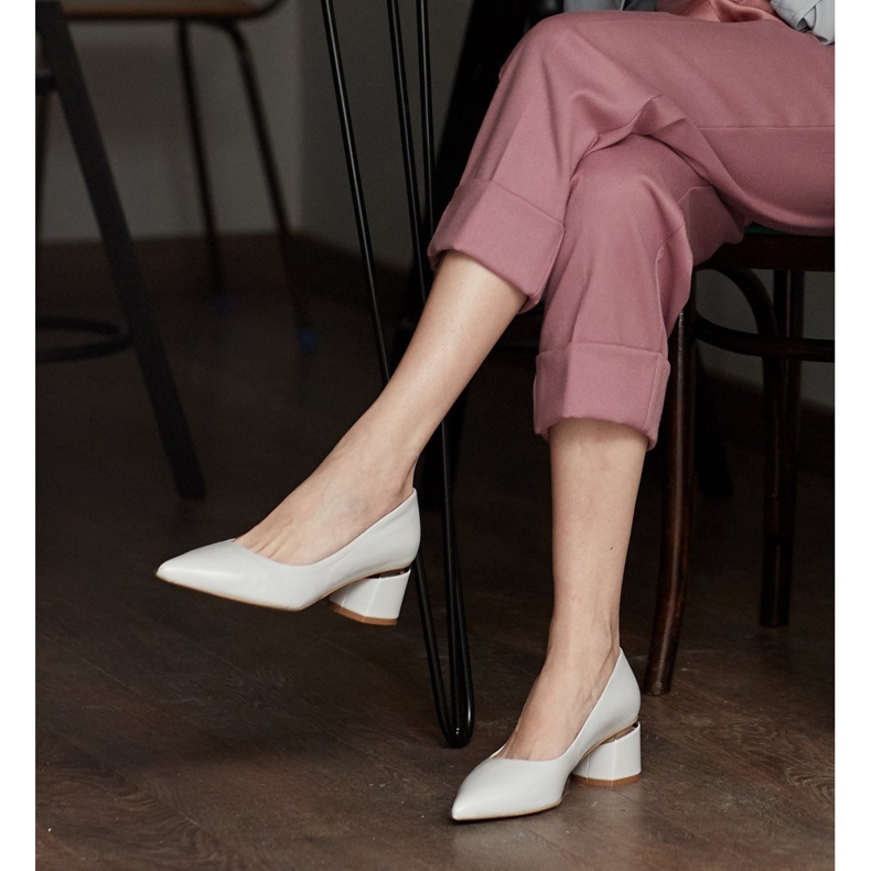 Marco Shoes Pumput metallinharmaasta nahasta kultaisilla korkoilla 1