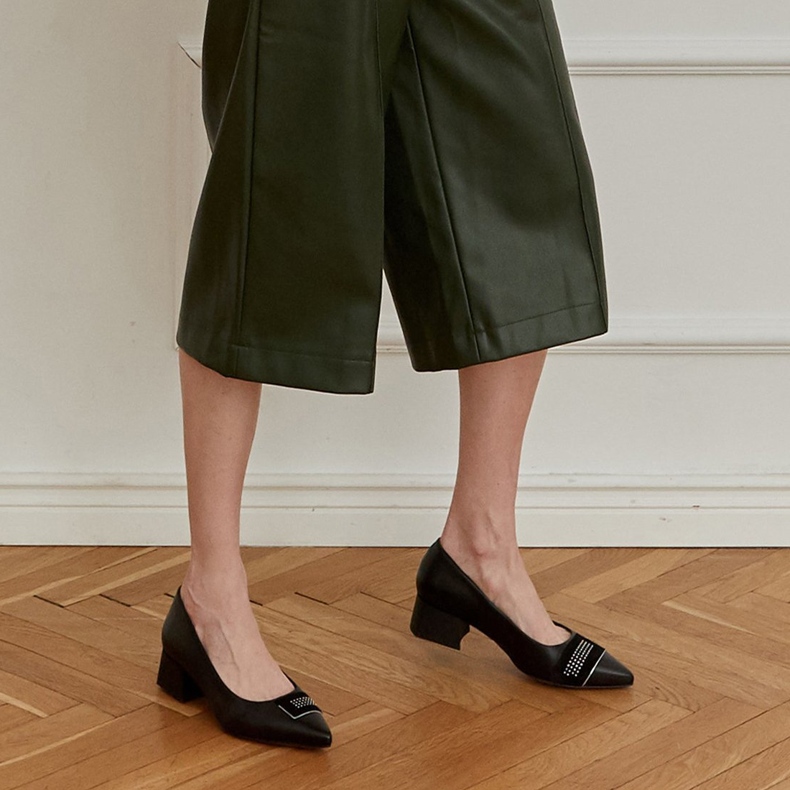 Marco Shoes Mustat pumput matalalla korolla, koristelu suihkulla 1