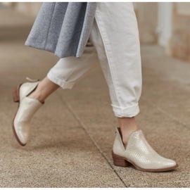 Marco Shoes Luonnolliset mokkanahkaiset nilkkurit, joissa V-leikkaus kultainen 1