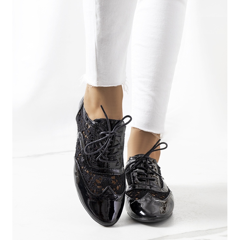 Brett mustat lakatut kengät 1