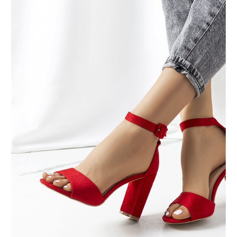 Punaiset sandaalit Doylen pylväässä punainen 1