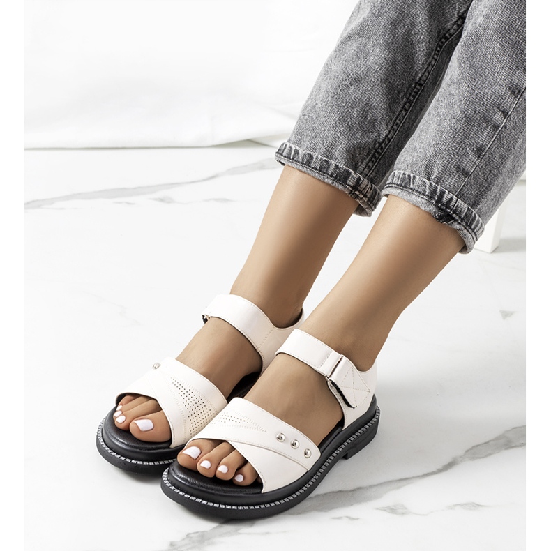 Valkoiset sandaalit Meis-alustalla beige ekru 1