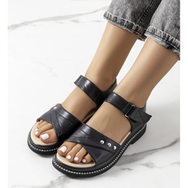 Mustat sandaalit Meis-alustalla 1